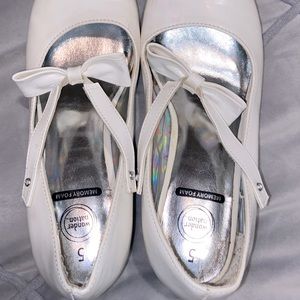 any pair of shoes you want for 4$, or whole bundle for 25$.